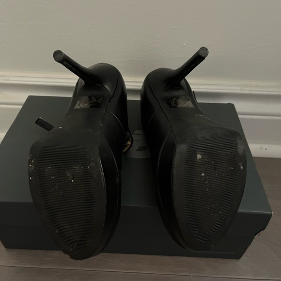 Gorgeous Black Mary Jane Pumps - Picture 4 of 5